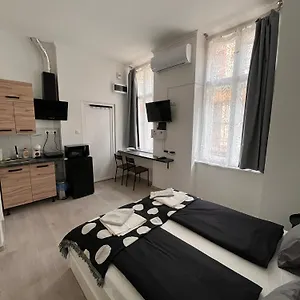 Mano I Budapest